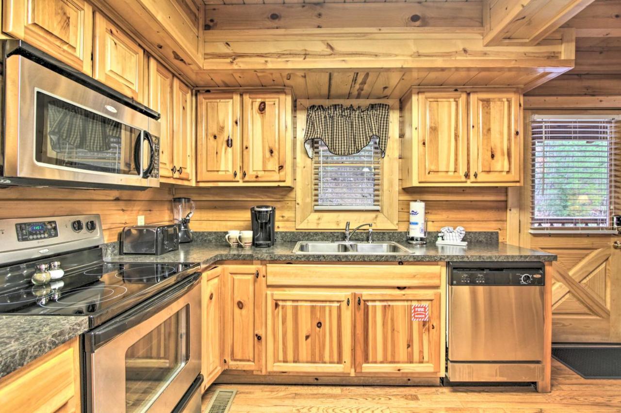 Cabin With Hot Tub About 2 Mi To Island In Pigeon Forge! Exterior foto