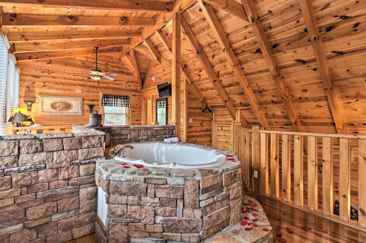Cabin With Hot Tub About 2 Mi To Island In Pigeon Forge! Exterior foto